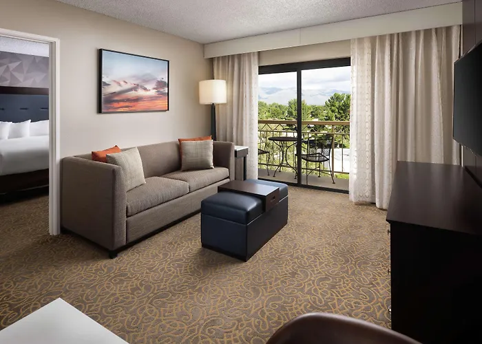 Hotel Embassy By Hilton East 4*