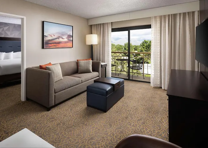 Hotel Embassy By Hilton East 4*
