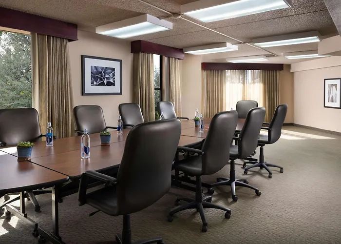 Embassy By Hilton East 4* Tucson