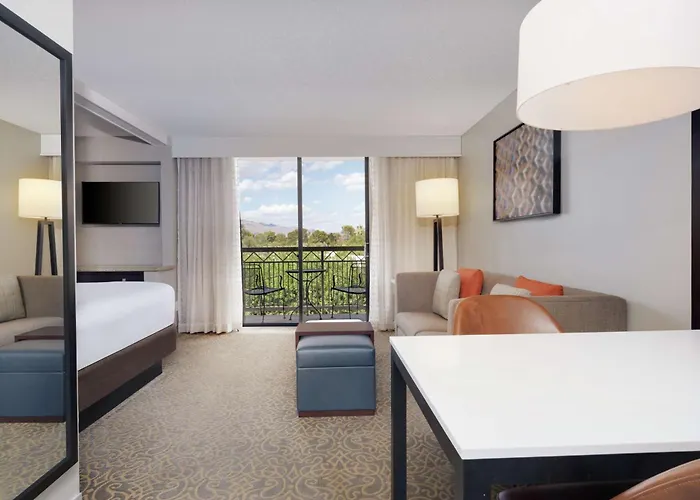 Hotel Embassy By Hilton East 4*
