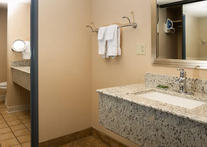 Embassy By Hilton East 4* Tucson