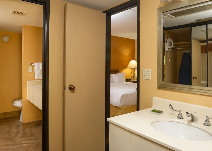 Hotel Embassy By Hilton East 4*