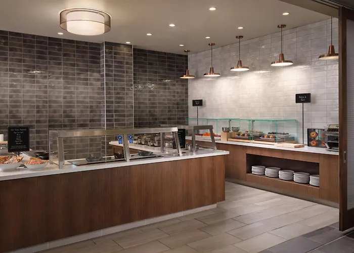 Hotel Embassy By Hilton East 4*