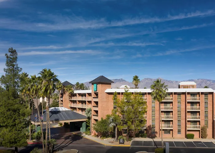 Hotel Embassy By Hilton East 4*
