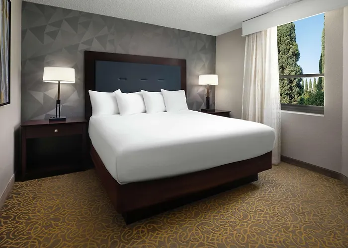 Hotel Embassy By Hilton East