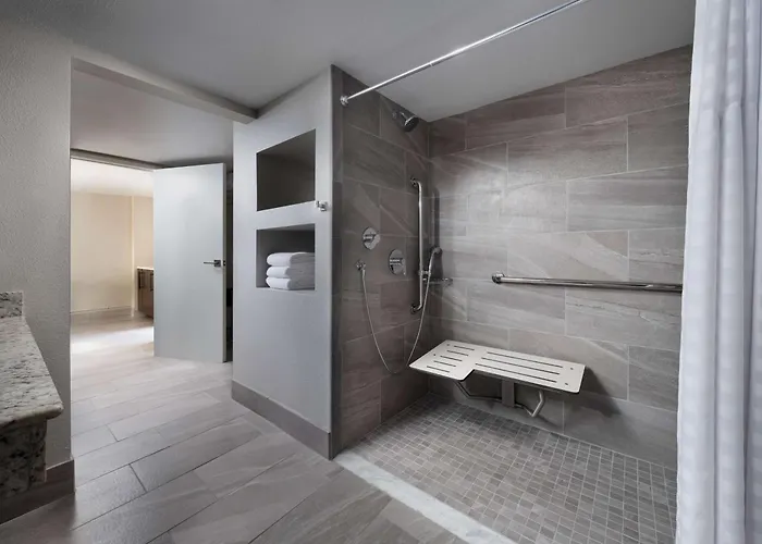 Hotel Embassy By Hilton East