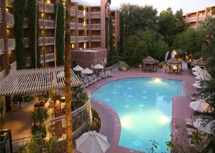 Hotel Embassy By Hilton East 4*